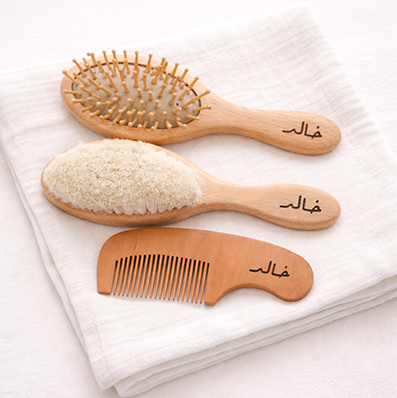 مجموعة مشط وفرشاة الشعر بإسم المولود